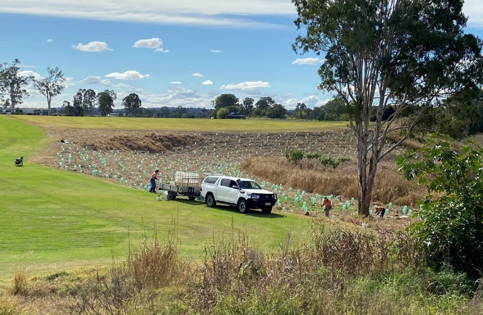 On-ground projects that benefit water quality and long-term productivity of farming enterprises: Working with landholders